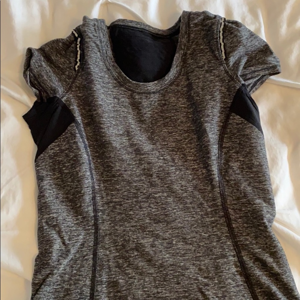 Lululemon workout shirt